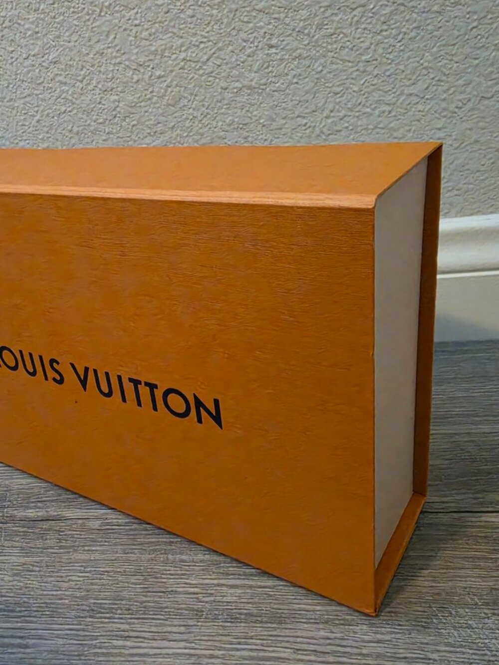 Louis Vuitton - Picture 12 of 12